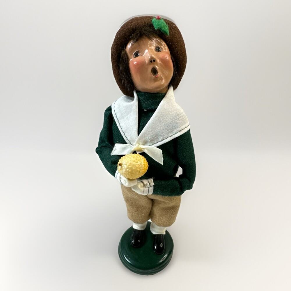 Byers Choice Christmas Caroler Boy With Fruit Brown Hat 1999 10"